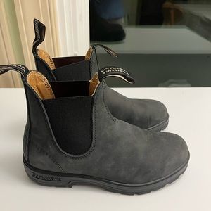 Blundstones women’s size 6.5 rustic black
